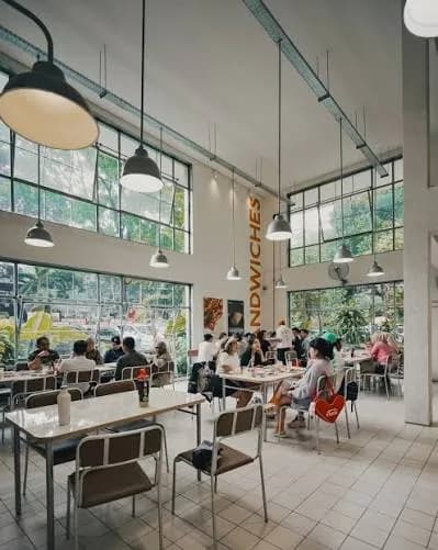BMB Canteen Bandung: Fenomena Kuliner Viral yang Bisa Jadi Cermin Bisnis Ramah Lingkungan